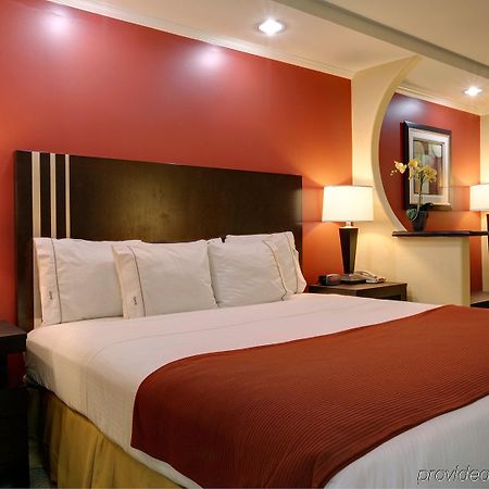 Americas Best Value Inn Angleton Ruang foto
