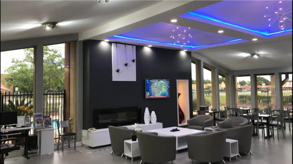 Americas Best Value Inn Angleton Bagian luar foto