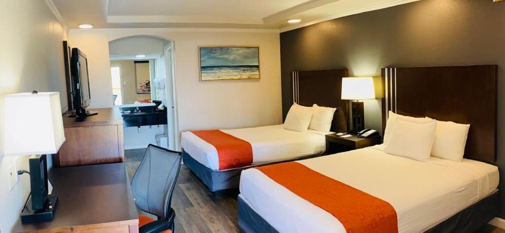 Americas Best Value Inn Angleton Bagian luar foto