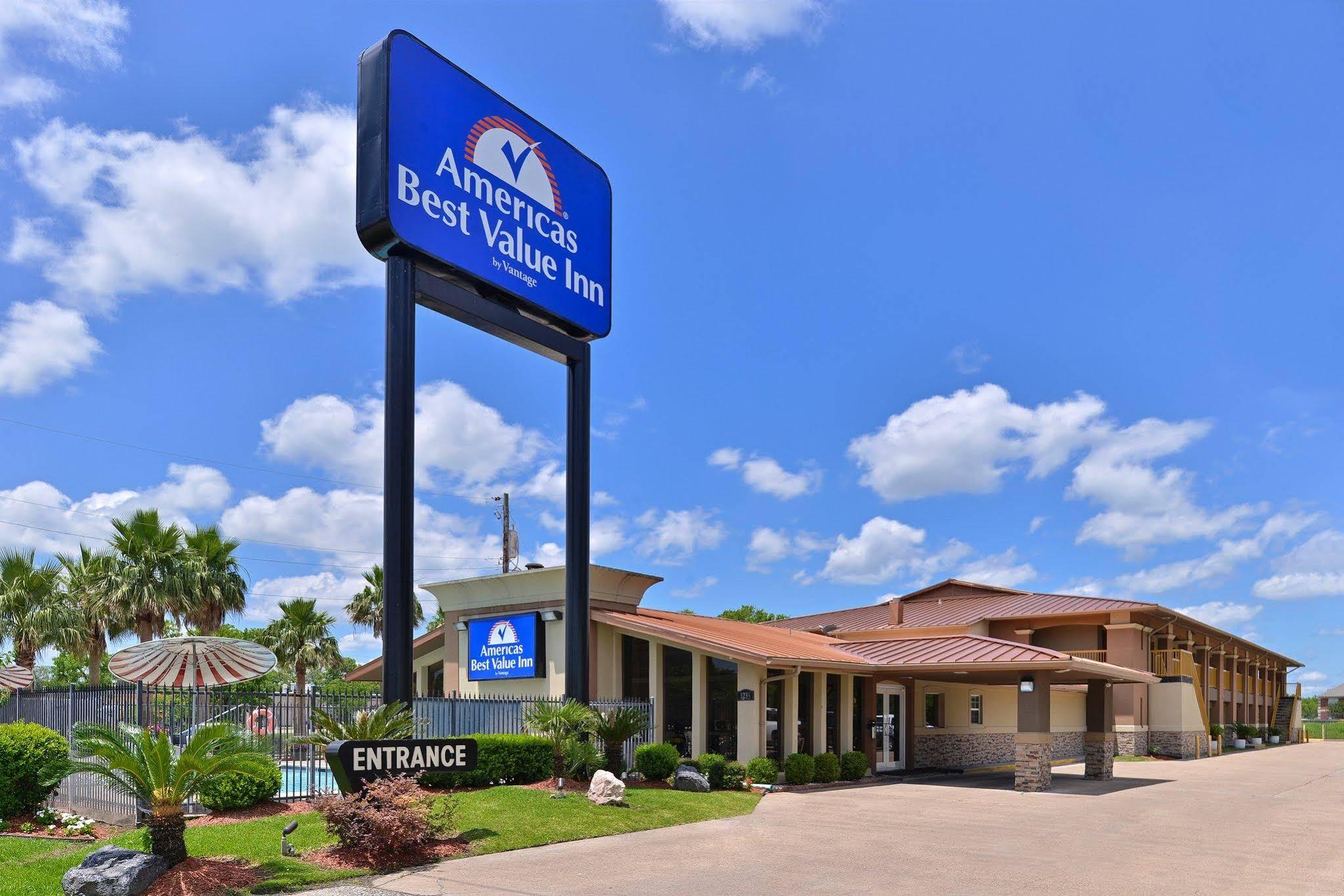 Americas Best Value Inn Angleton Bagian luar foto