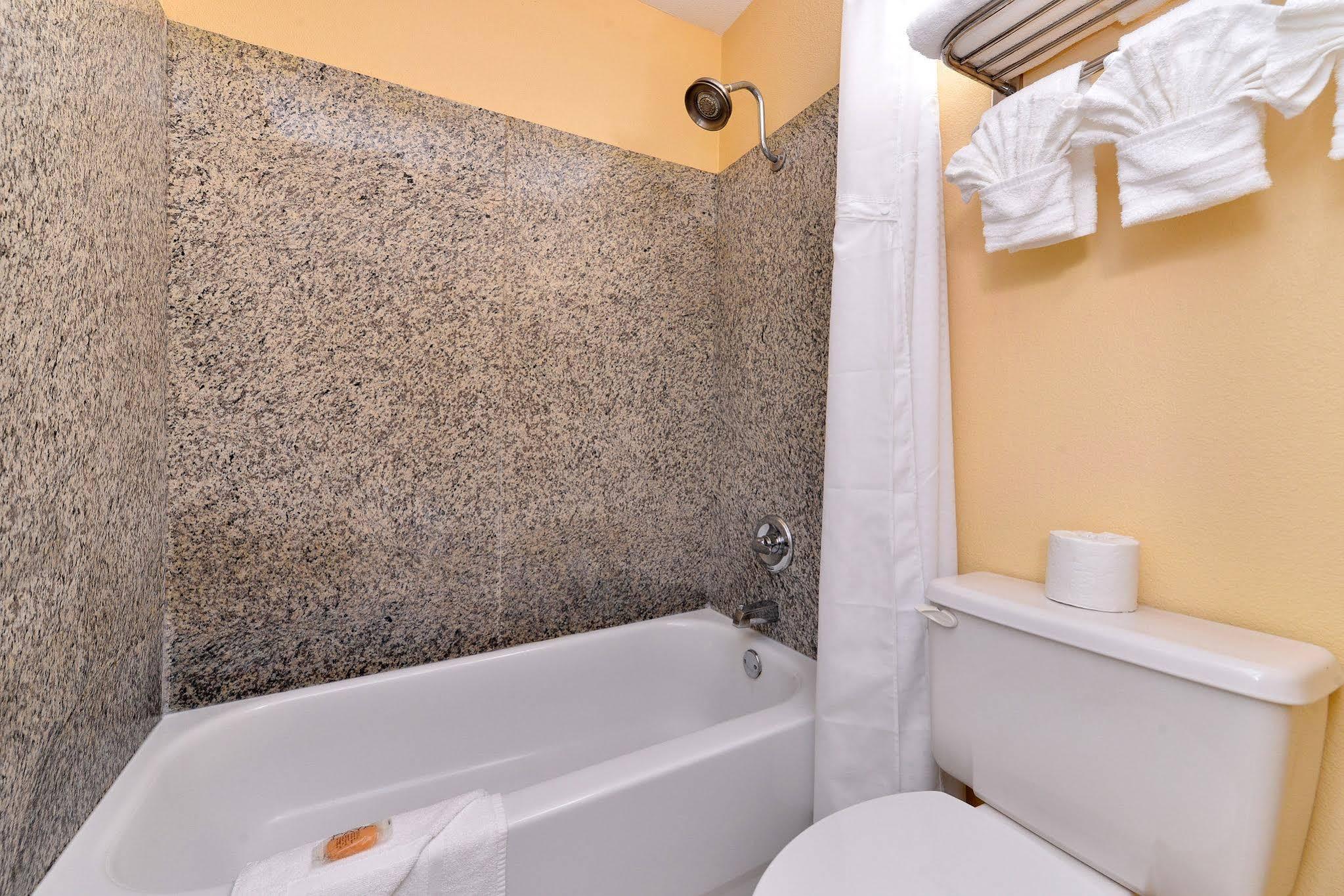 Americas Best Value Inn Angleton Bagian luar foto