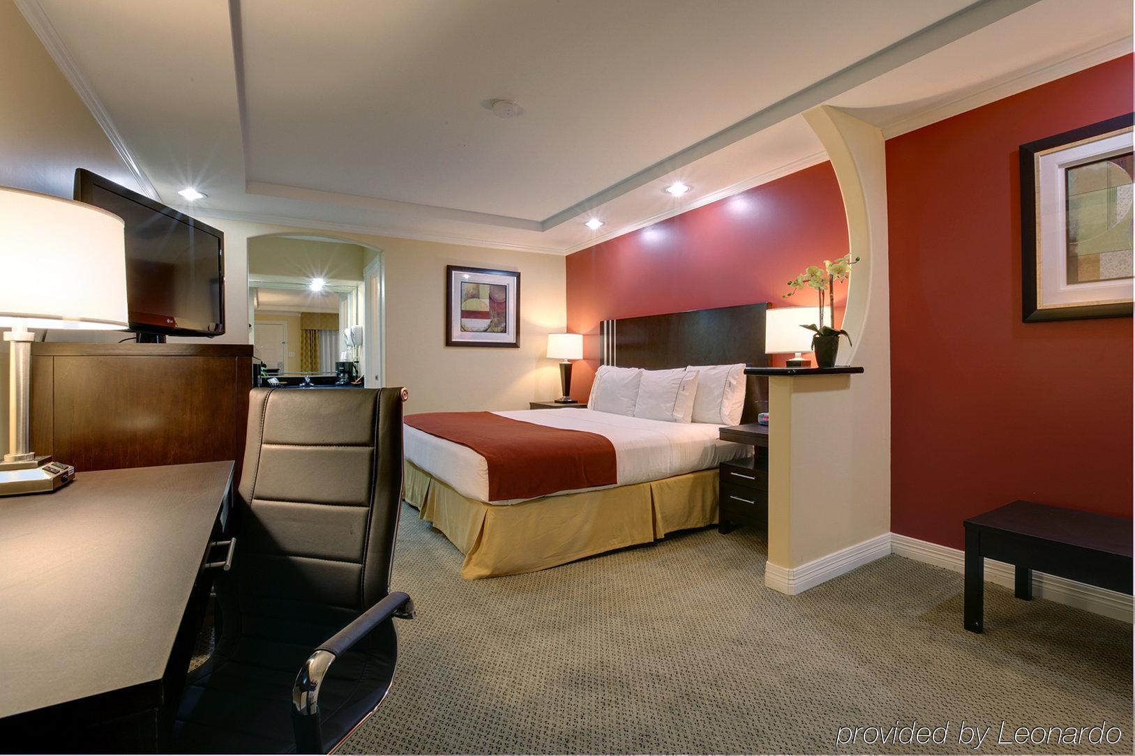 Americas Best Value Inn Angleton Ruang foto