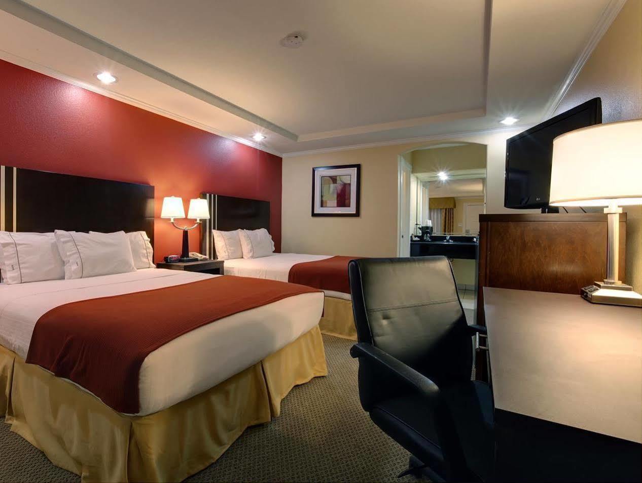 Americas Best Value Inn Angleton Bagian luar foto