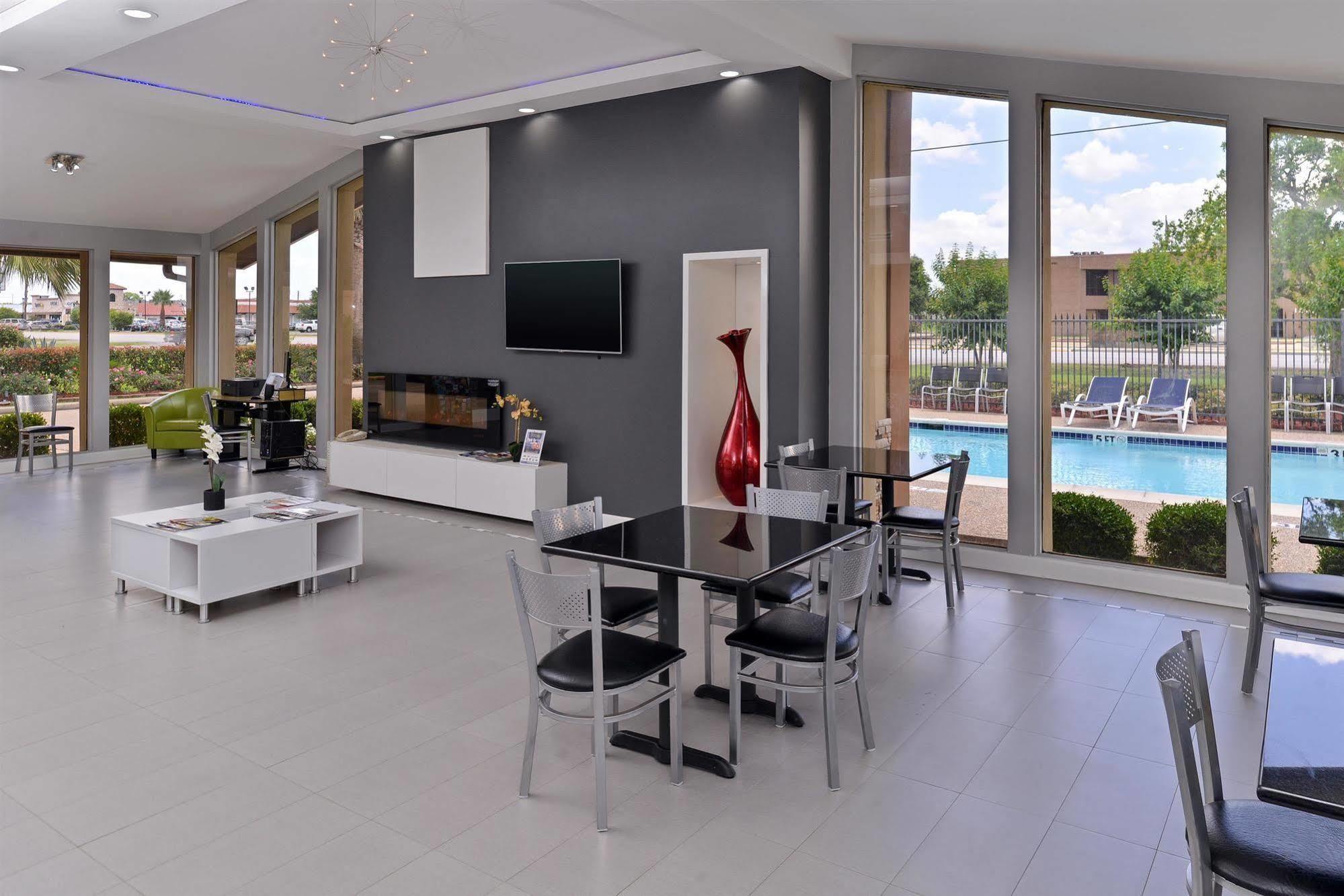 Americas Best Value Inn Angleton Bagian luar foto